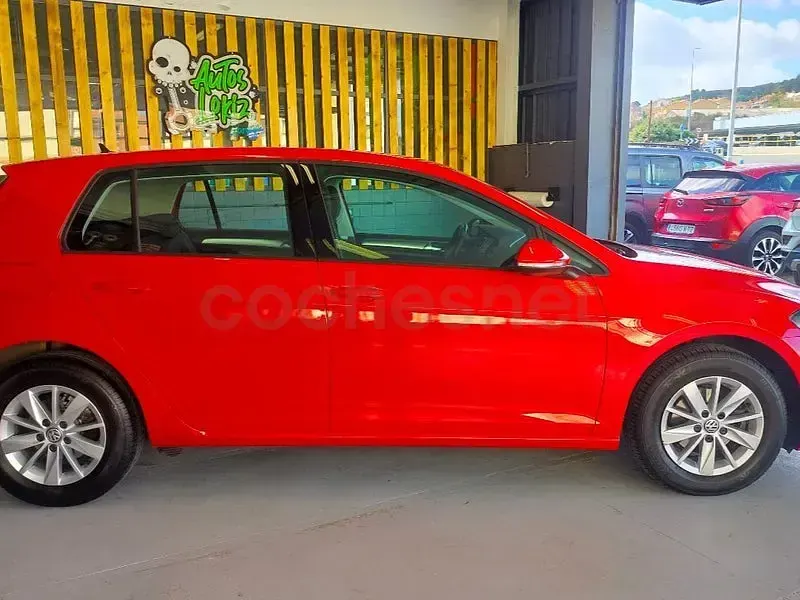 Usado VW Golf VII 110 CV (80 kW) 2018 Rojo Berlina