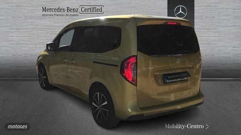 Usado Mercedes T180 116 CV (85 kW) 2025 Amarillo Monovolumen