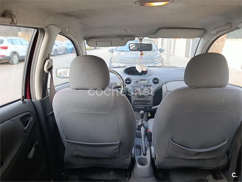 Usado Toyota Yaris T2 65 CV (47 kW) 2003 Rojo Berlina