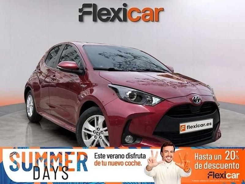 Burdeos Usado 2021 Toyota Yaris Hybrid Active Utilitario | 16.990 € (Buen precio) - Imagen 1/4
