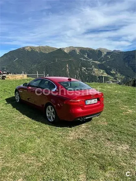 Usado Jaguar XE Prestige 180 CV (132 kW) 2017 Rojo Berlina