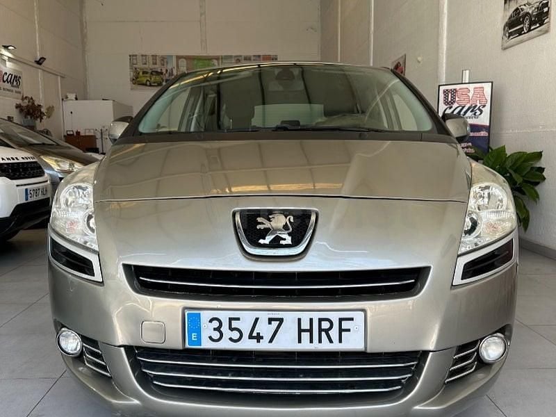 Usado Peugeot 5008 Style 115 CV (84 kW) 2013 Beige Monovolumen