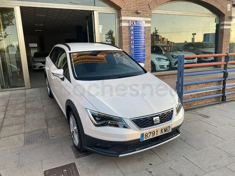 Usado Seat Leon 4Drive 150 CV (110 kW) 2018 Blanco Familiar