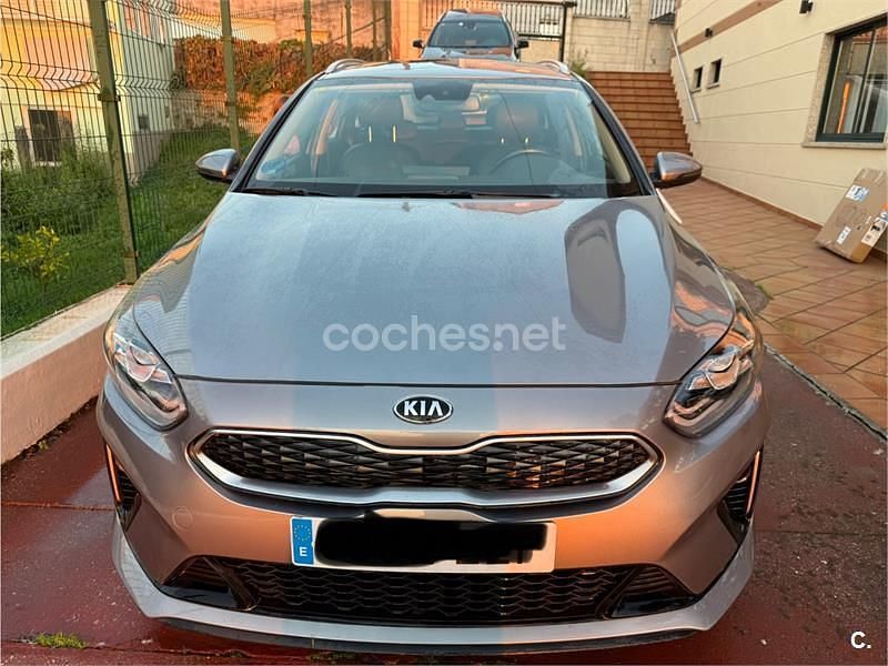 Usado Kia Ceed 141 CV (103 kW) 2020 Gris / plata Utilitario