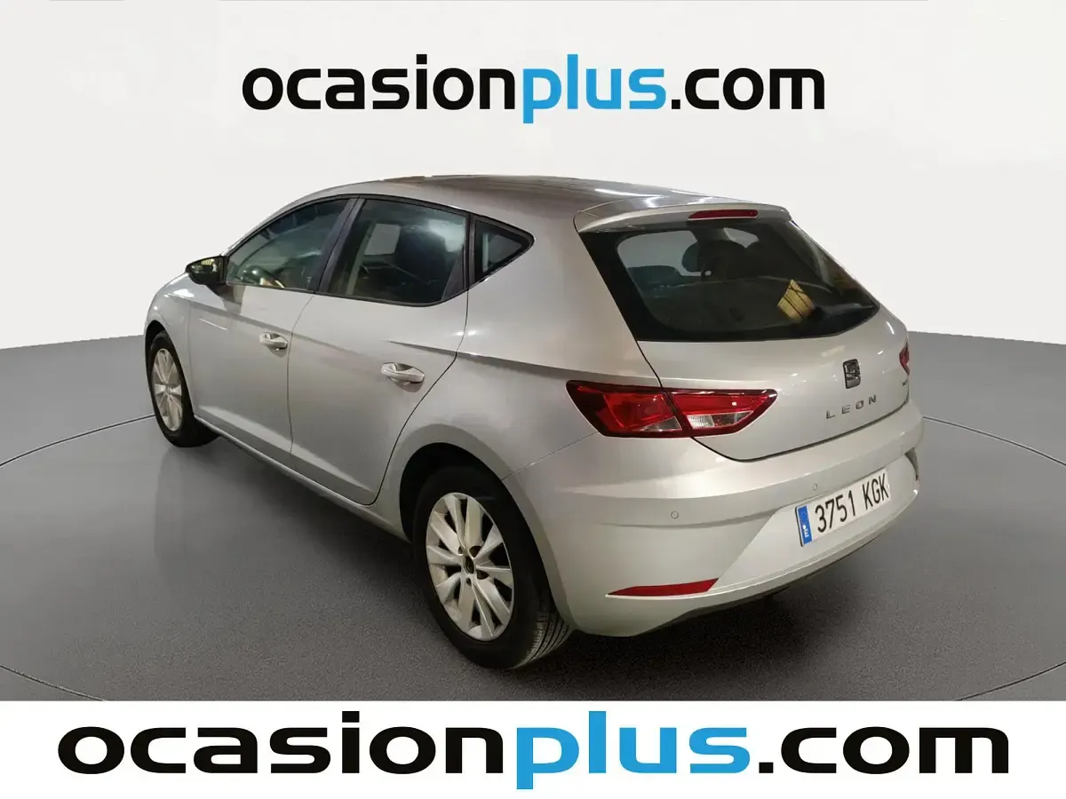 Usado Seat Leon Style 115 CV (84 kW) 2017 Gris plata Utilitario