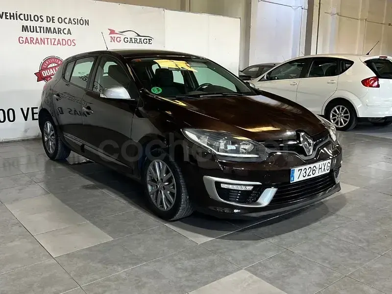 Usado Renault Mégane Life 115 CV (84 kW) 2014 Marrón Berlina