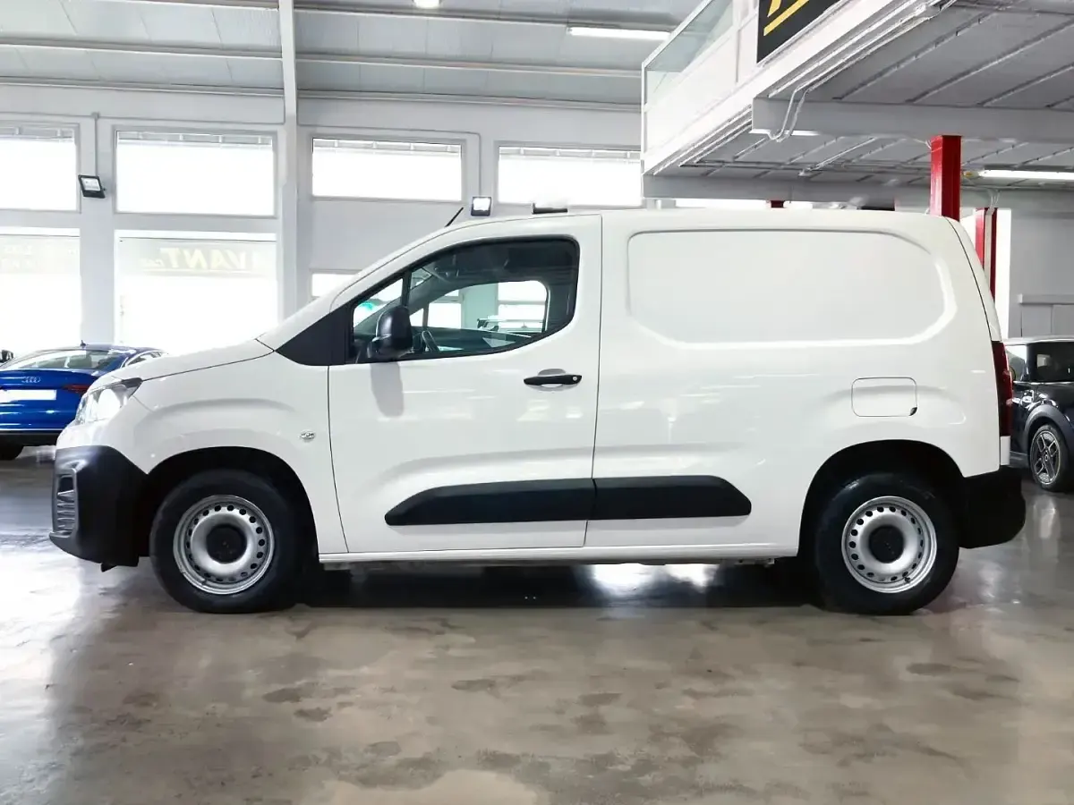 Usado Citroën Berlingo Live 102 CV (75 kW) 2020 Blanco Monovolumen