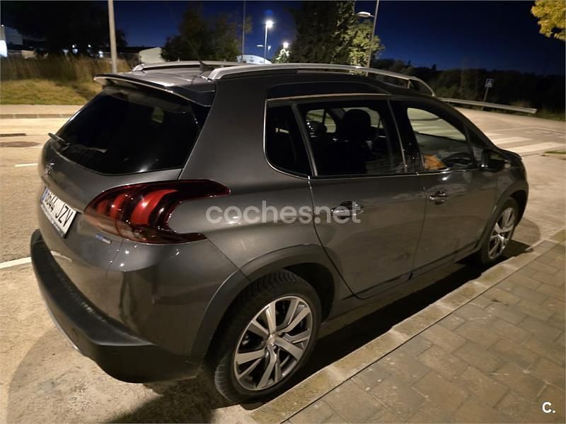 Usado Peugeot 2008 Allure 130 CV (95 kW) 2017 Gris / plata SUV