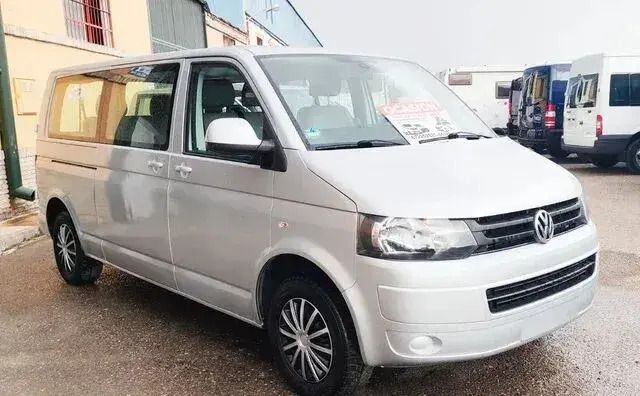 Gris Usado 2012 VW Caravelle Comfortline Monovolumen | 18.998 € (Precio justo) - Imagen 1/4
