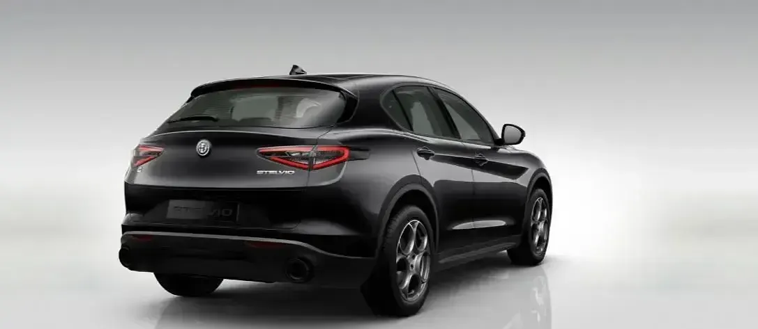 Usado Alfa Romeo Stelvio Sprint 160 CV (117 kW) 2023 Negro SUV