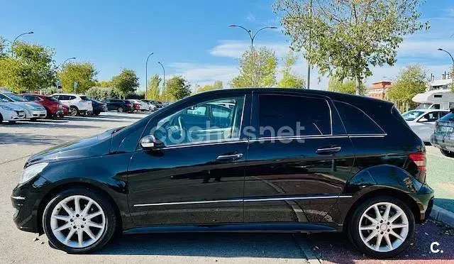 Usado Mercedes B200 140 CV (102 kW) 2008 Negro Monovolumen