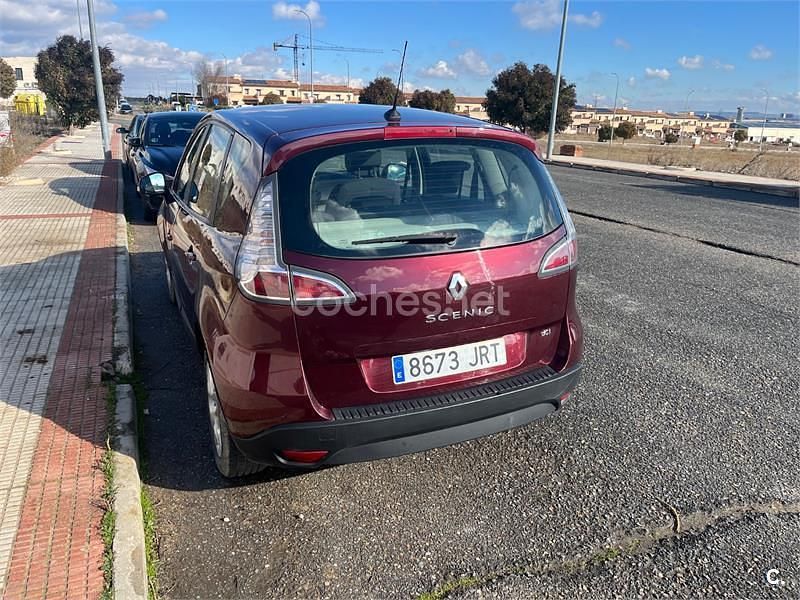 Usado Renault Scénic III Expression 110 CV (80 kW) 2012 Granate Monovolumen
