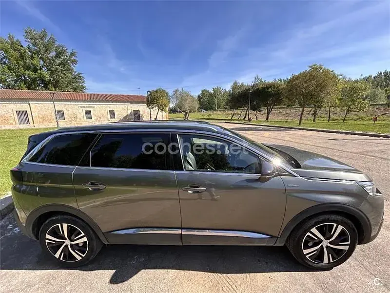 Usado Peugeot 5008 GT-line 120 CV (88 kW) 2017 Negro SUV