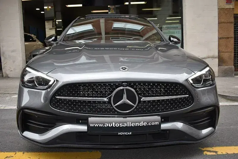 Usado Mercedes 300 AMG 313 CV (230 kW) 2024 Gris selenita Familiar