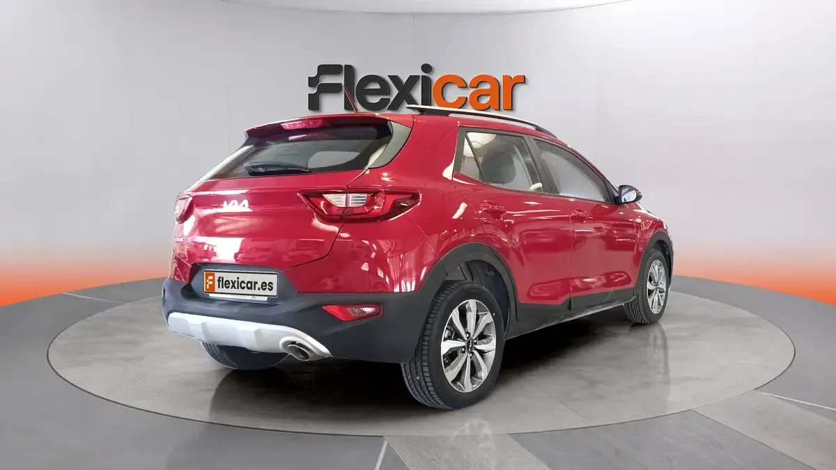 Usado Kia Stonic 101 CV (74 kW) 2022 Rojo SUV