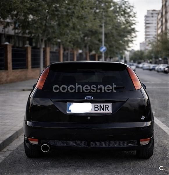 Usado Ford Focus Trend 115 CV (84 kW) 2001 Negro Berlina