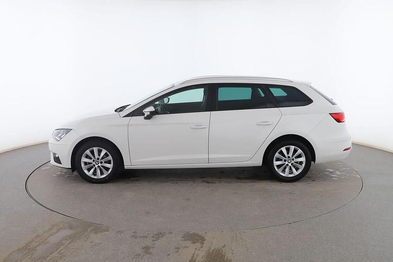 Usado Seat Leon Style 150 CV (110 kW) 2020 Blanco Familiar