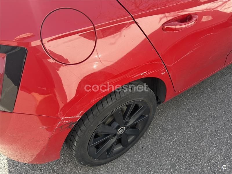 Usado Skoda Fabia Ambition 90 CV (66 kW) 2015 Rojo Berlina