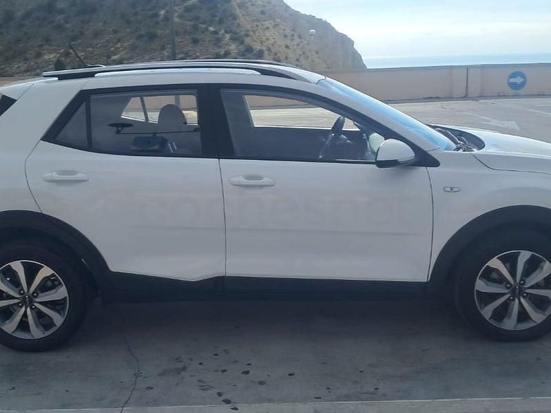 Usado Kia Stonic 100 CV (73 kW) 2022 Blanco SUV