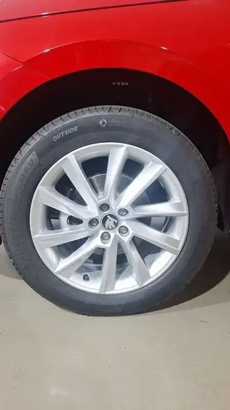 Usado Skoda Kamiq Selection 116 CV (85 kW) 2025 Rojo SUV