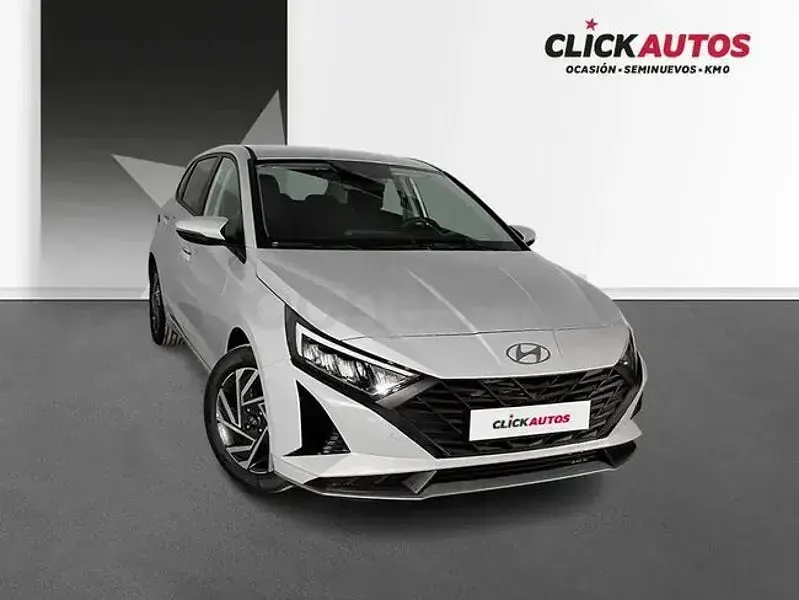 Usado Hyundai i20 84 CV (61 kW) 2025 Gris / plata Utilitario