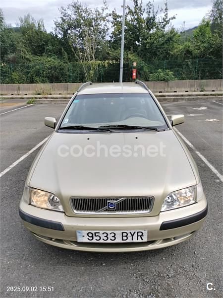 Beige Usado 2002 Volvo V40 Familiar | 2500 € - Imagen 1/4