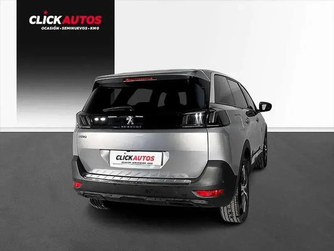 Usado Peugeot 5008 Allure 131 CV (96 kW) 2022 Gris SUV