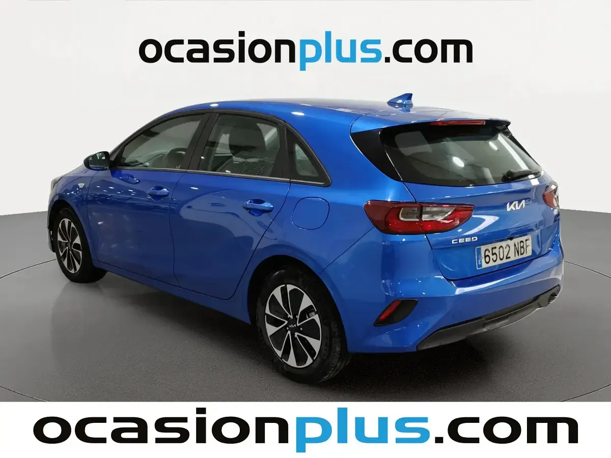 Usado Kia Ceed 101 CV (74 kW) 2025 Azul Utilitario