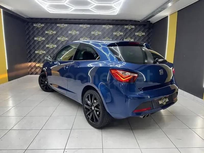 Usado Seat Ibiza SC Crono 90 CV (66 kW) 2016 Azul Utilitario