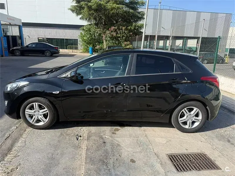 Usado Hyundai i30 90 CV (66 kW) 2012 Negro Berlina