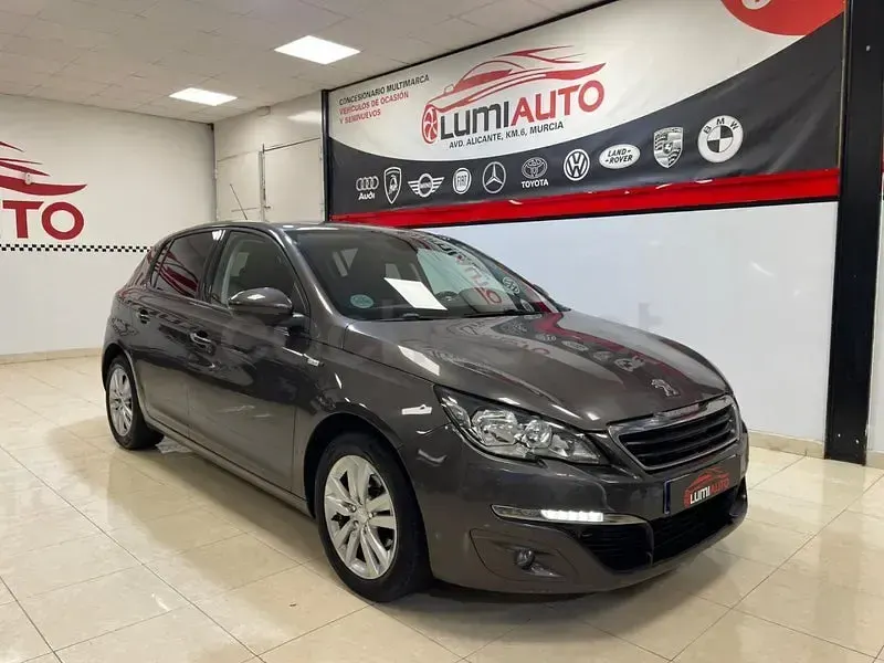 Usado Peugeot 308 Active 110 CV (80 kW) 2016 Gris / plata Berlina