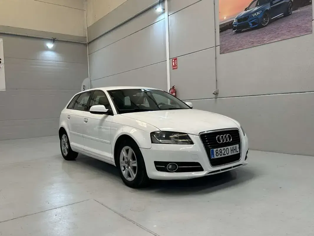 Usado Audi A3 Sportback Ambition 105 CV (77 kW) 2011 Blanco Utilitario