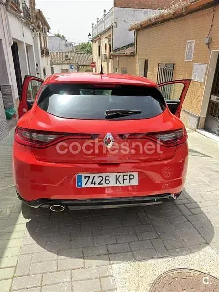 Usado Renault Mégane Zen 110 CV (80 kW) 2017 Rojo Berlina