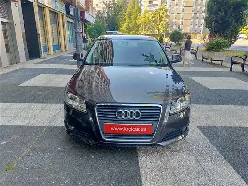 Usado Audi A3 Ambition 105 CV (77 kW) 2010 Negro Utilitario