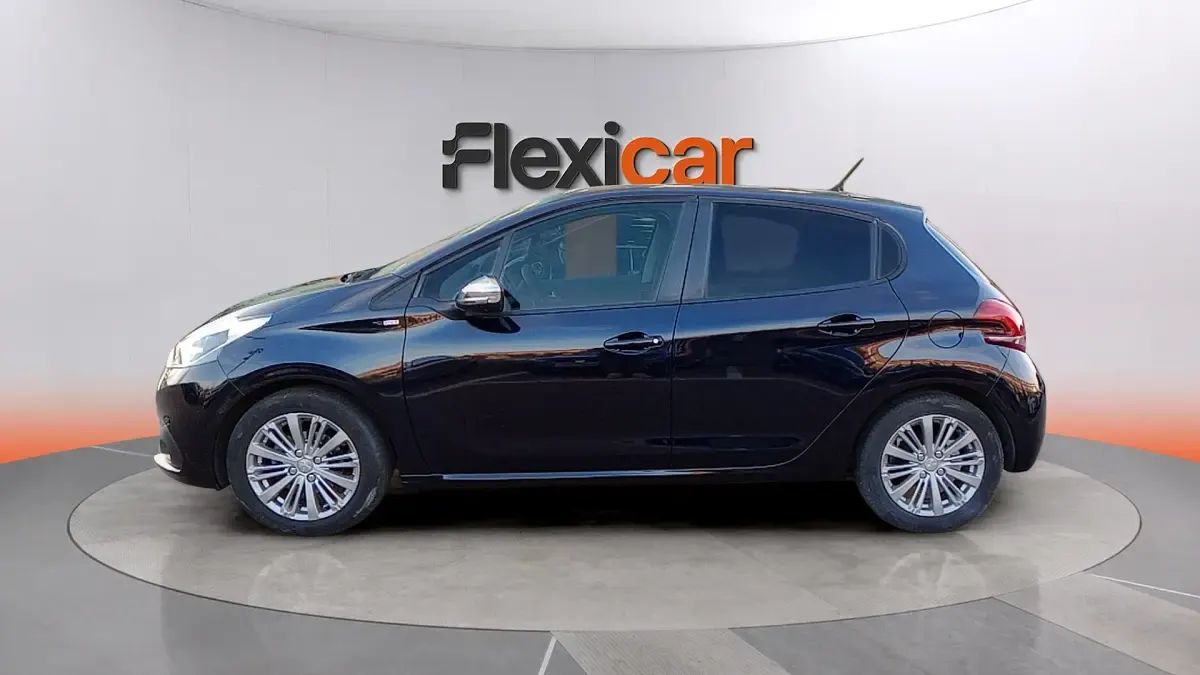 Usado Peugeot 208 Access 82 CV (60 kW) 2016 Negro Utilitario
