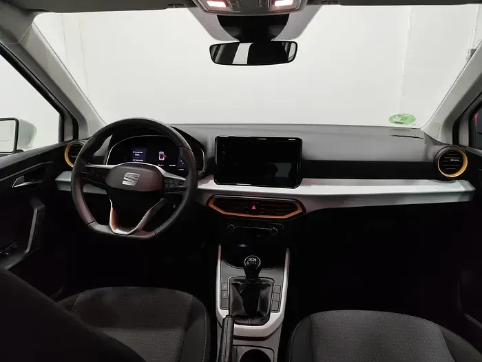 Usado Seat Arona Style 115 CV (84 kW) 2025 Blanco SUV