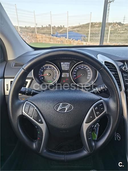 Usado Hyundai i30 GO! 100 CV (73 kW) 2016 Azul Berlina