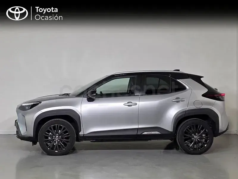 Usado Toyota Yaris Cross 116 CV (85 kW) 2022 Gris / plata SUV