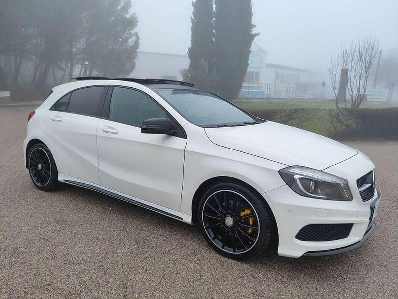 Usado Mercedes A180 AMG line 122 CV (89 kW) 2015 Blanco Utilitario