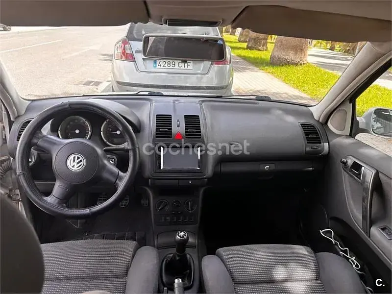 Usado VW Polo 60 CV (44 kW) 2000 Gris / plata Berlina