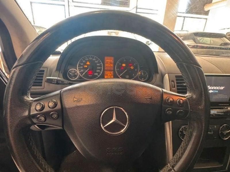 Usado Mercedes A160 Avantgarde 95 CV (69 kW) 2010 Gris / plata Monovolumen