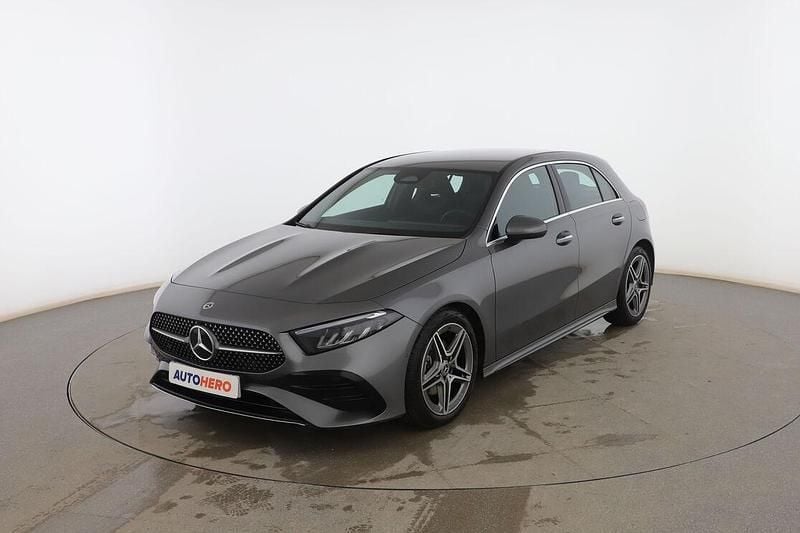 Usado Mercedes A200 AMG line 150 CV (110 kW) 2025 Gris Utilitario