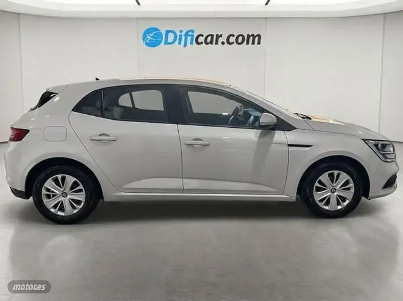 Usado Renault Mégane IV Life 95 CV (69 kW) 2019 Blanco Berlina