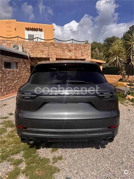 Usado Porsche Cayenne 462 CV (339 kW) 2018 Gris / plata SUV