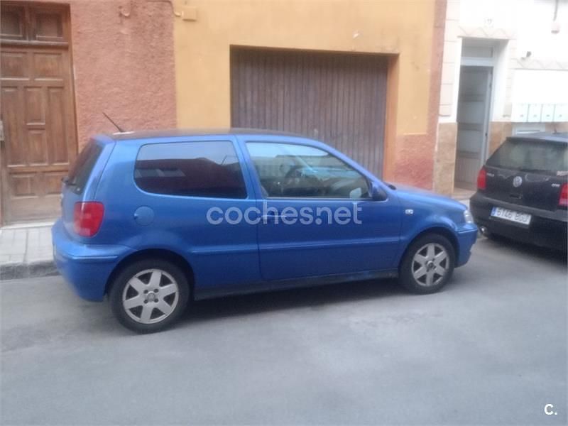 Usado VW Polo Trendline 75 CV (55 kW) 2001 Azul Berlina