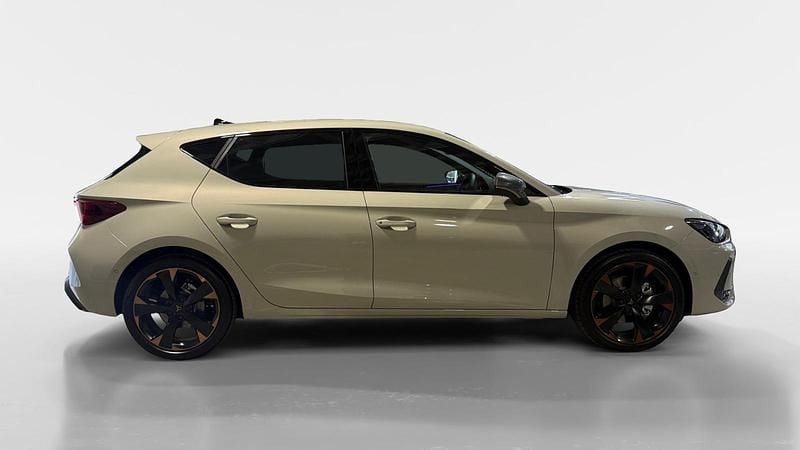 Usado Cupra Leon 150 CV (110 kW) 2025 Marrón Berlina