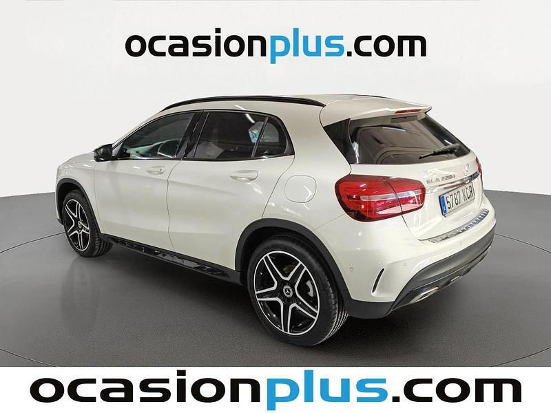 Usado Mercedes GLA220 AMG line 177 CV (130 kW) 2017 Blanco SUV
