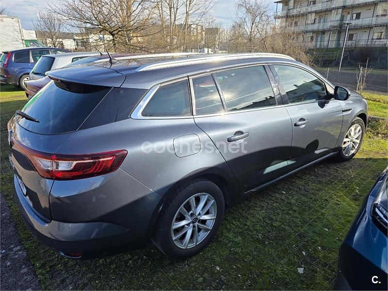 Usado Renault Mégane GrandTour Intens 90 CV (66 kW) 2017 Gris / plata Familiar