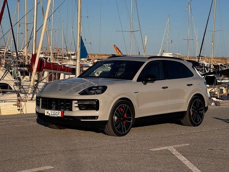 Usado Porsche Cayenne S E-Hybrid 519 CV (381 kW) 2024 Gris / plata SUV