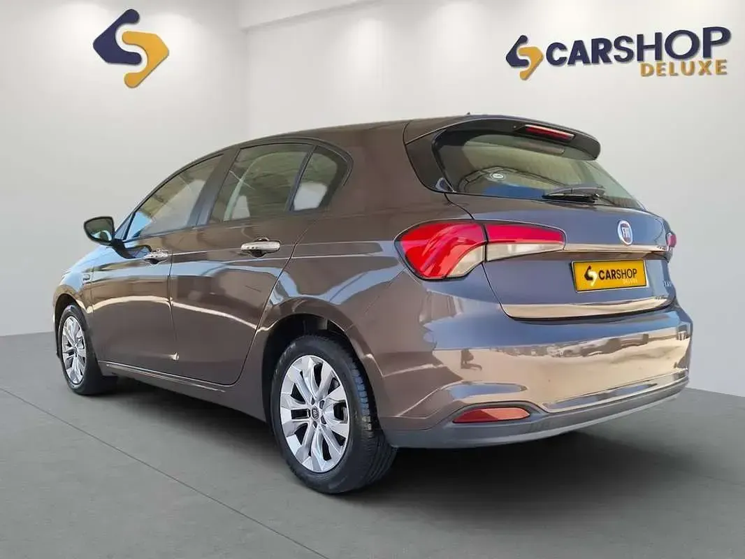 Usado Fiat Tipo Easy 95 CV (69 kW) 2017 Marrón Utilitario